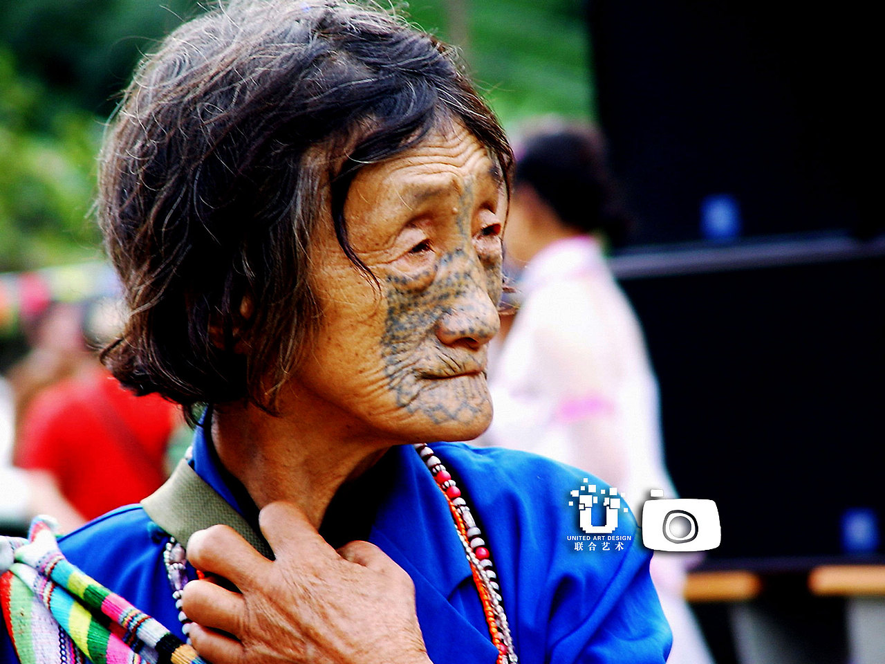 中国最后的纹面女(独龙江峡谷里的独龙族纹面女)