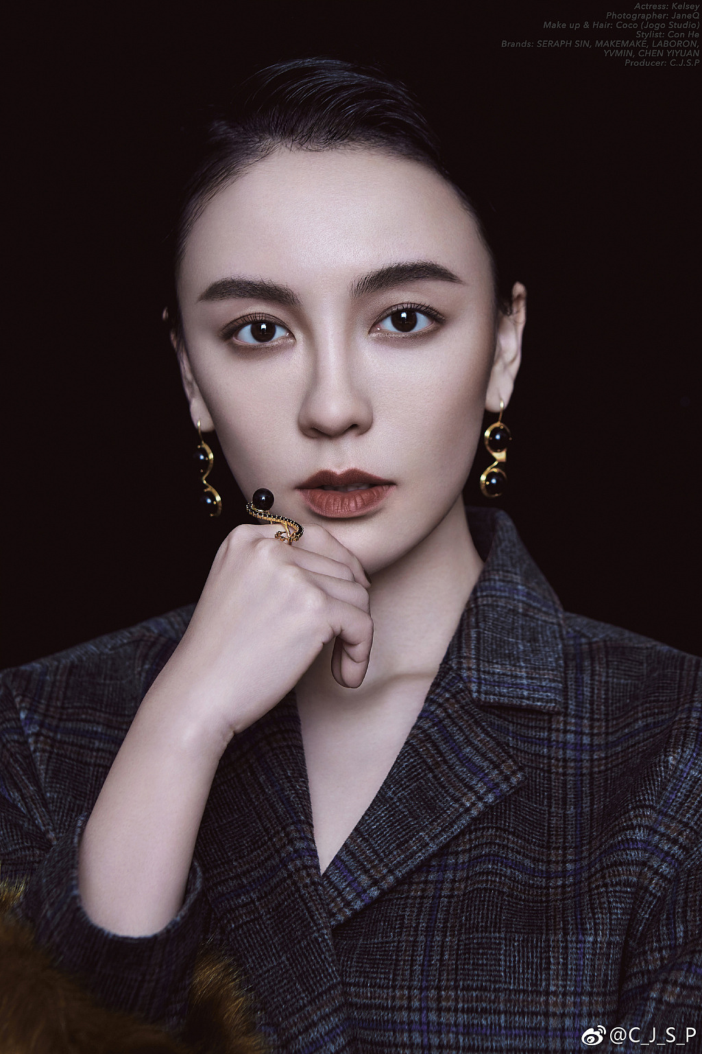 艺人吕佳容超酷超a