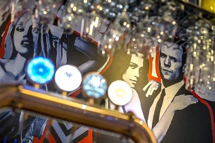 波普草莓音乐餐吧设计