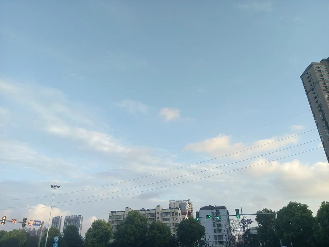 帮帮快修之你眼中的天空是什么颜色呢?