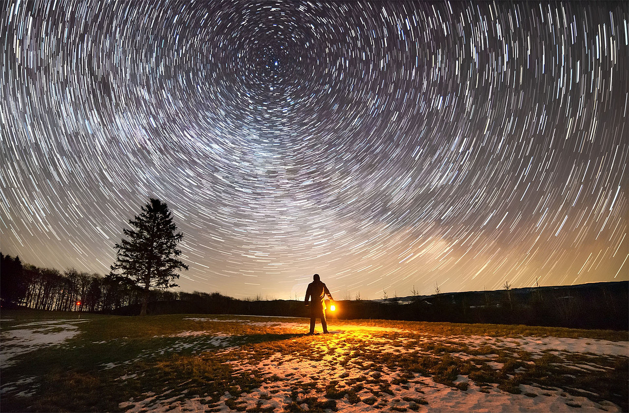 【PS教程】如何制作星轨效果 DailyPixel