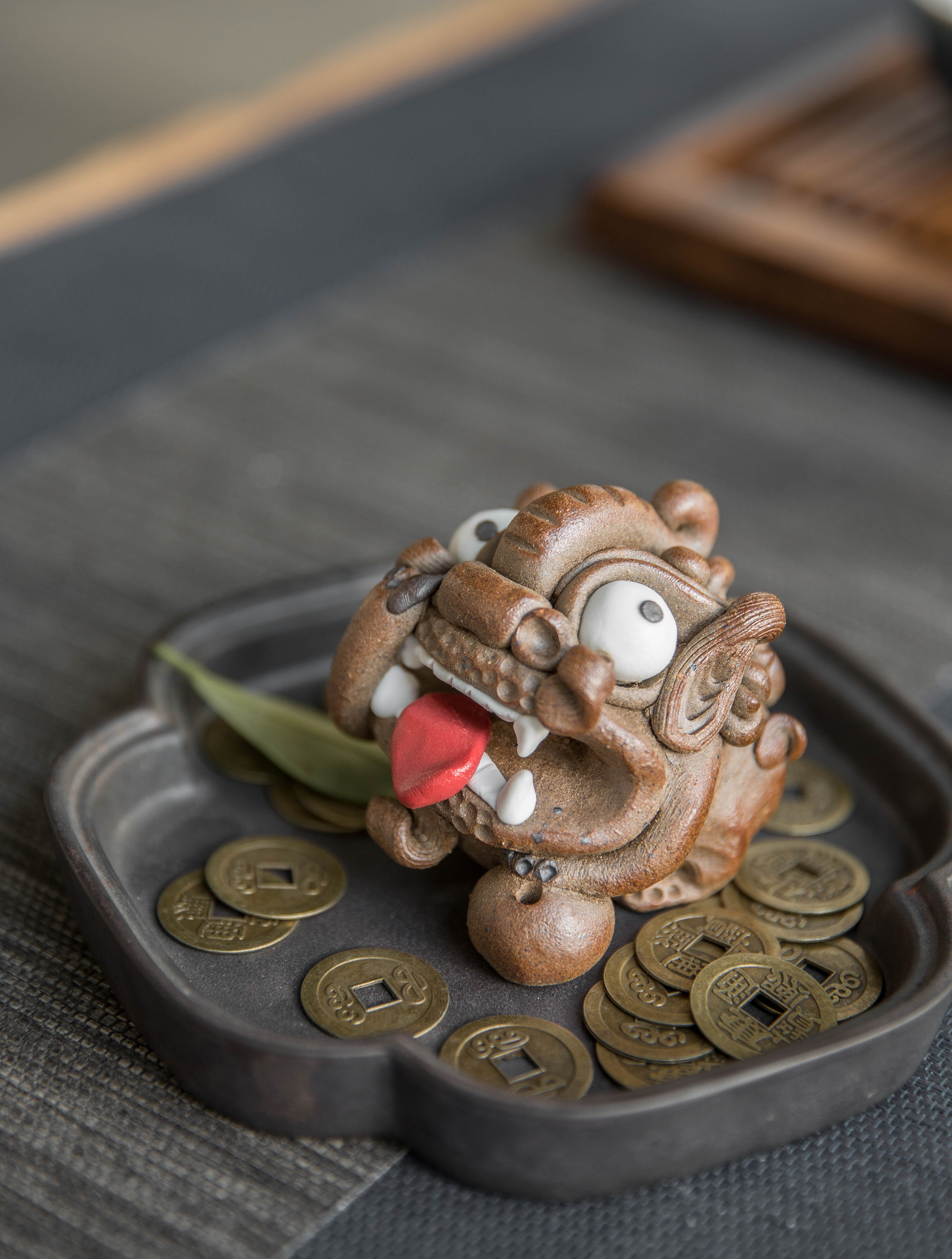 器十二 景德镇手工捏雕 龙九子系列 狴犴 茶宠香插摆件