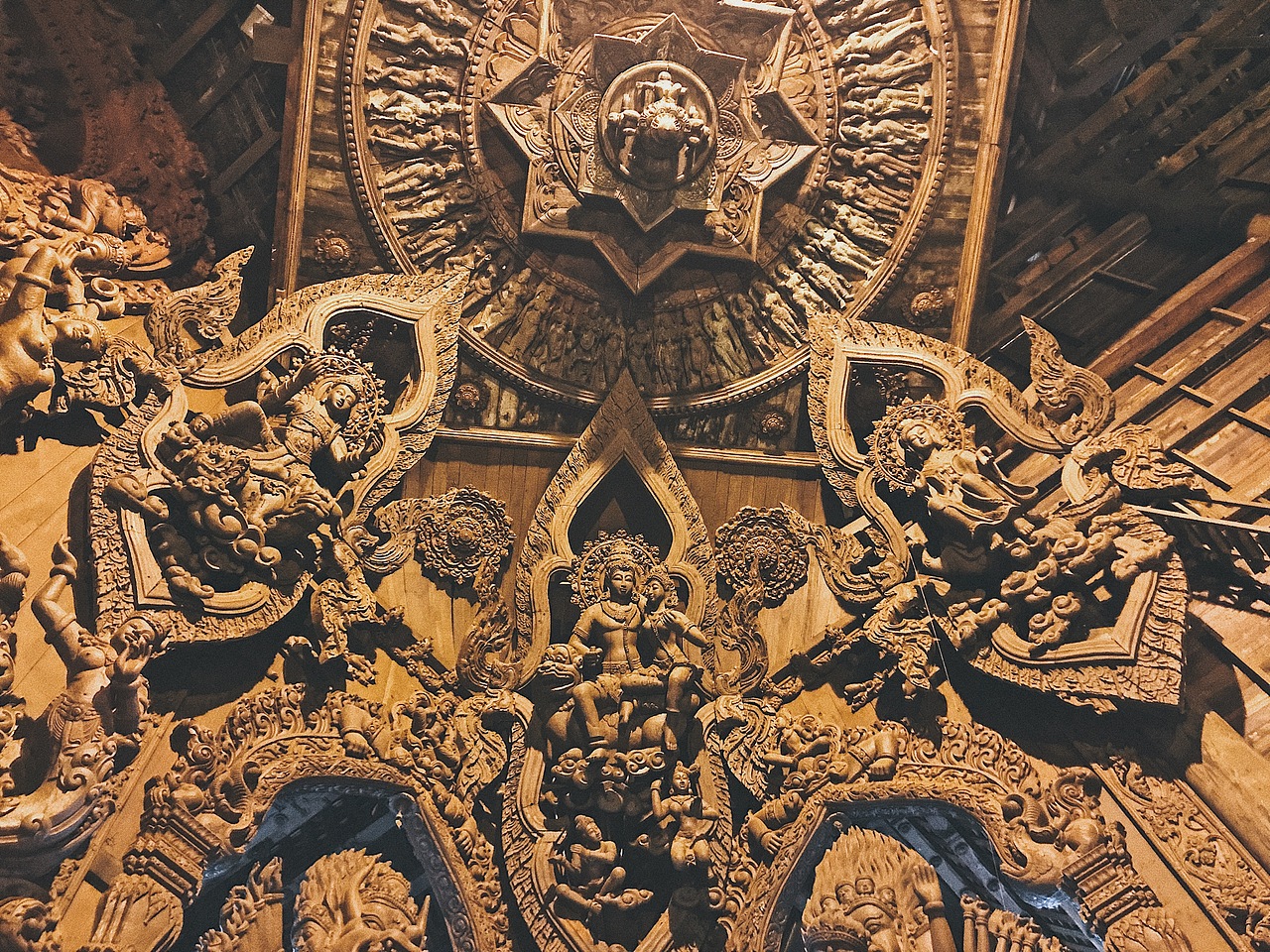 芭堤雅真理寺（图ZOTU1ODYzNjg=） - 环境/建筑摄影 - 站酷设计师蛇口梅长苏原创素材 - 站酷ZCOOL