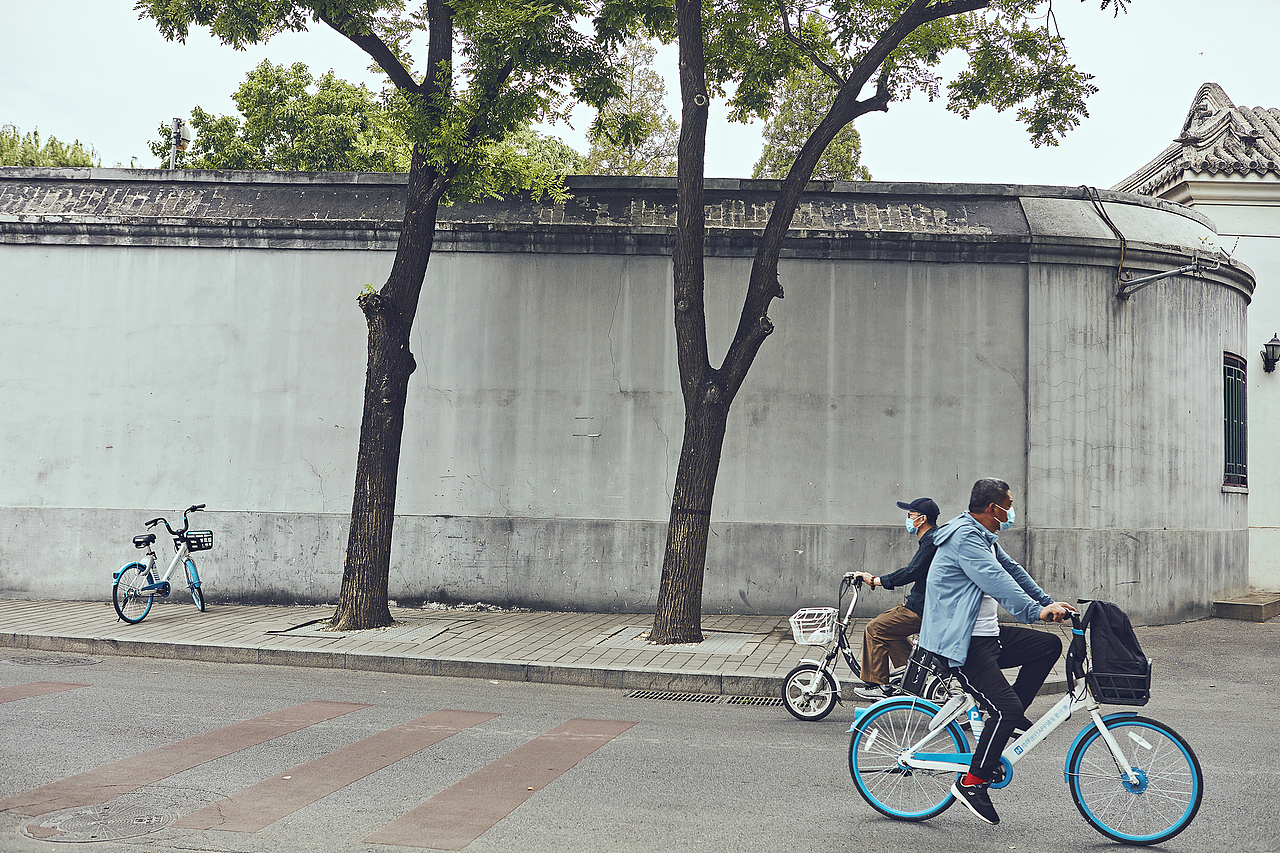 拜托你亲爱的朋友啊，请你一定要笑，一定要比出耶！