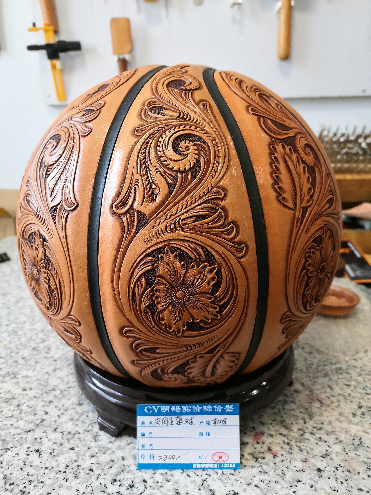 一组皮雕作品。