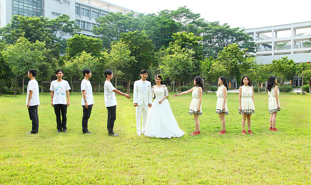 我们从互不相识，到相识，相恋，相守，这是一段多么奇妙的缘分，因为爱在指引我们。