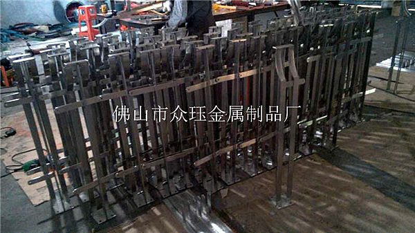 304不銹鋼立柱 欄桿批發(fā) 工程玻璃陽臺樓梯扶手配件（圖ZMjQ4NDk2NjM2） - 酒店餐飲設計 - 站酷設計師眾鈺金屬原創(chuàng)素材 - 站酷ZCOOL