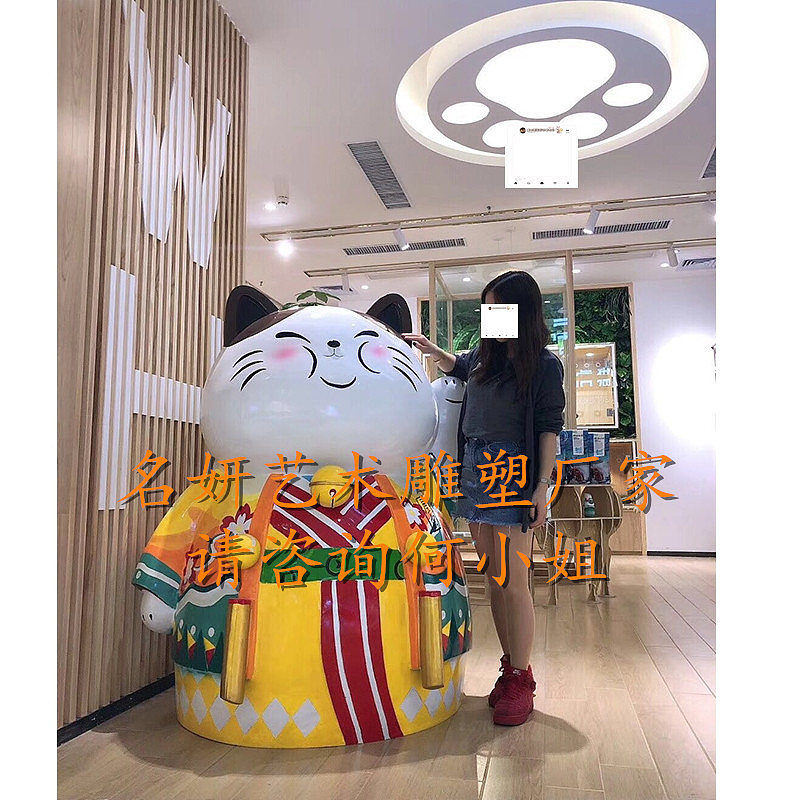加以运动元素的玻璃纤维熊猫公仔雕像形态优柔