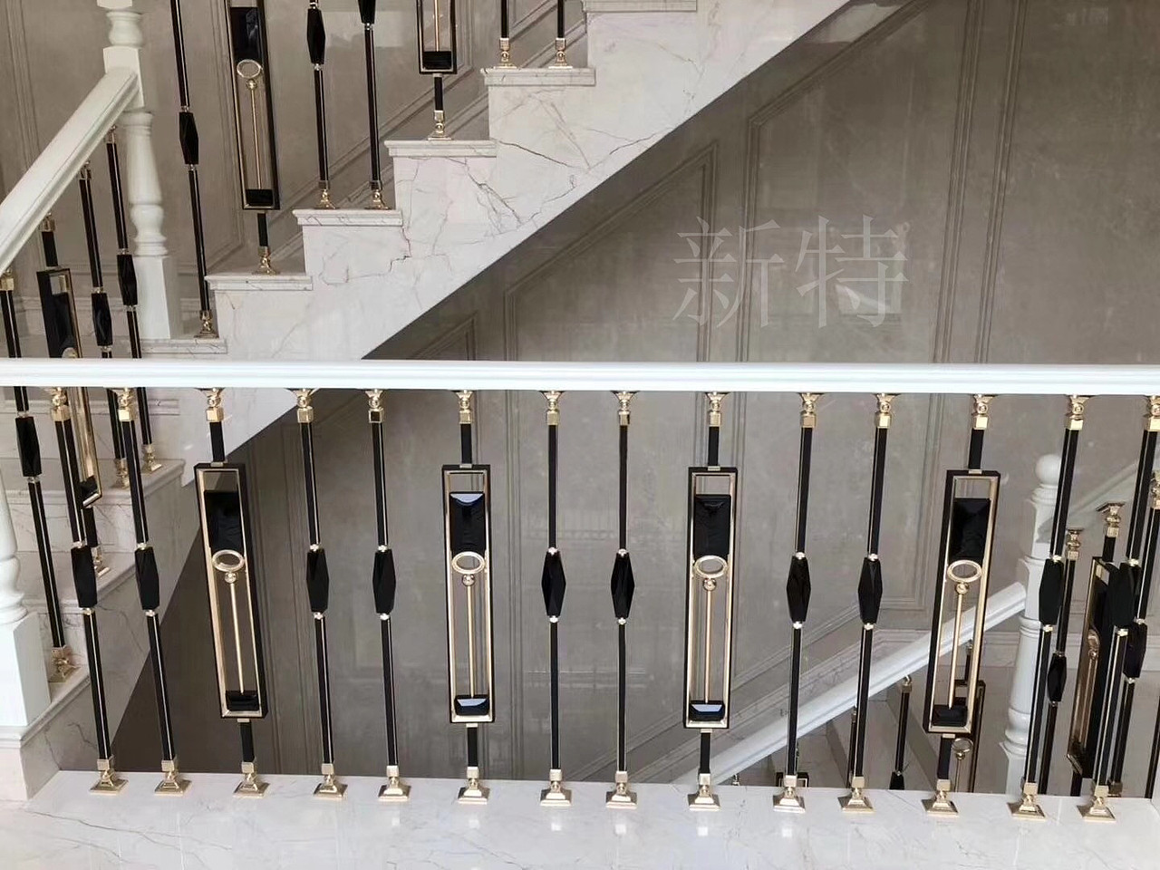 现代家居铝艺单支楼梯栏杆美观又实用