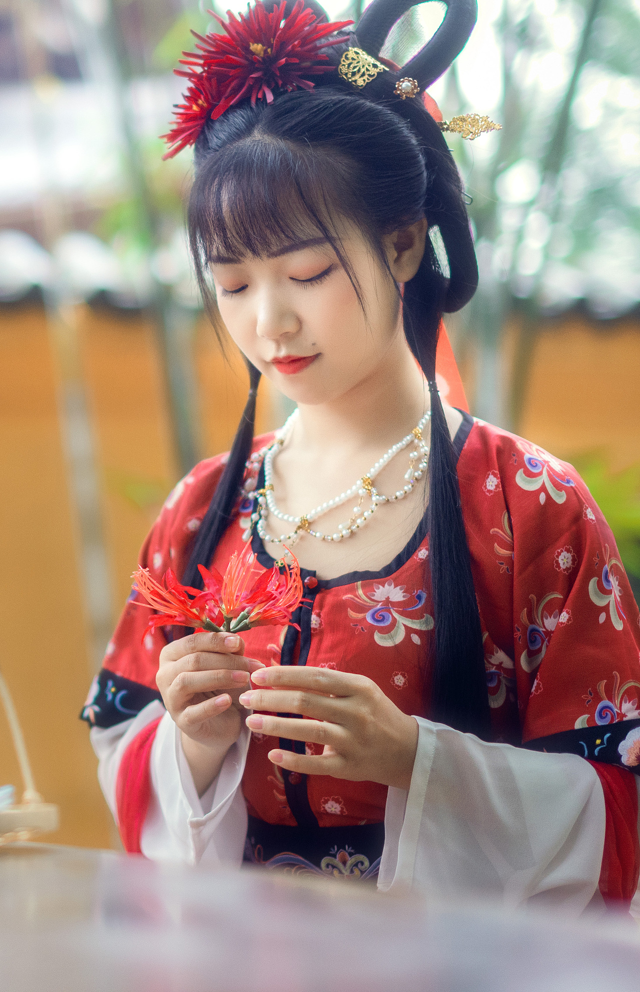 拿莲花的少女|摄影|人像摄影|溢美天成_原创作品-站酷(zcool)