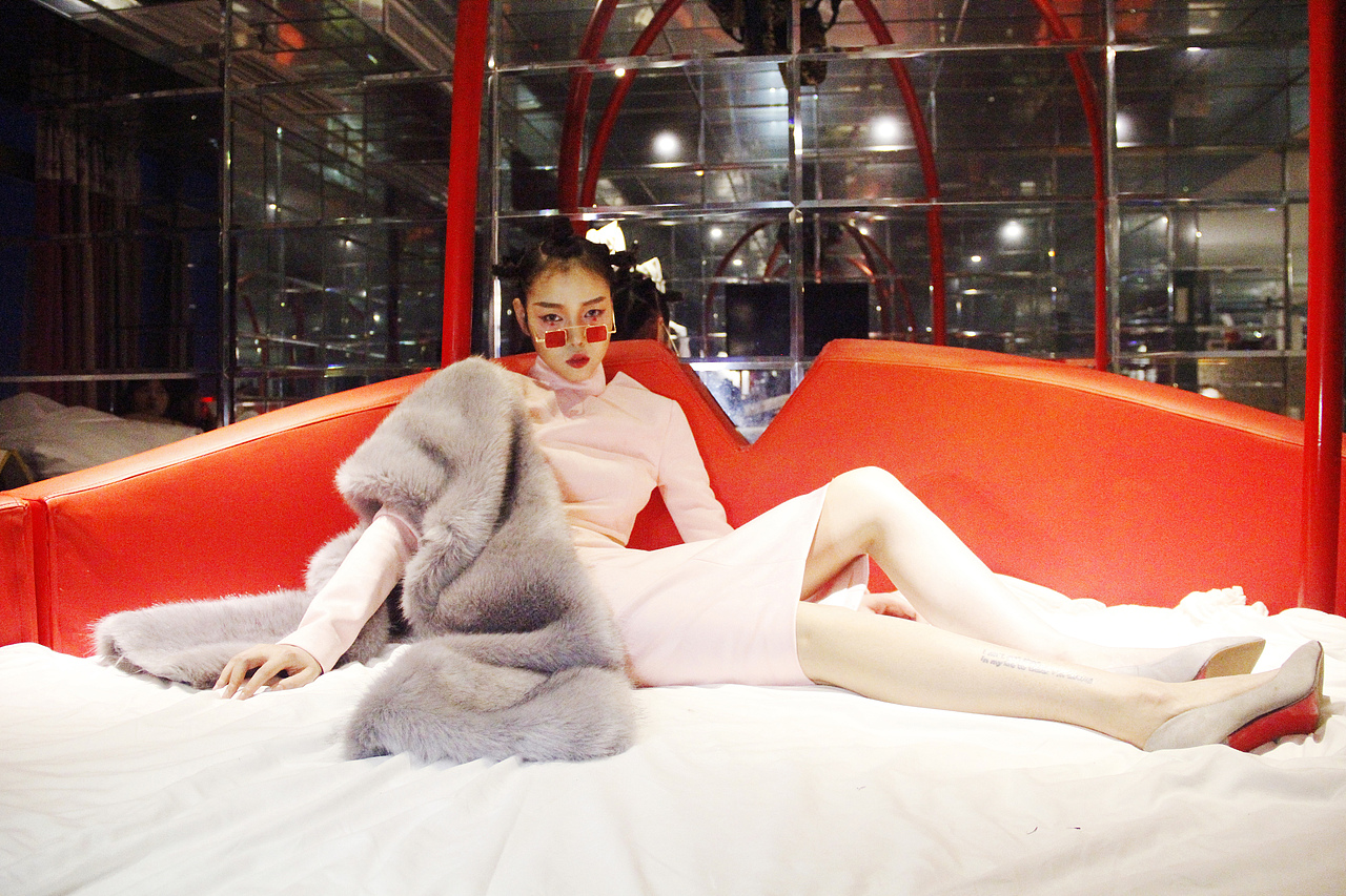 情趣酒店（图ZODQ5NzQ0MDA=） - 人像摄影 - 站酷设计师刘六流原创素材 - 站酷ZCOOL