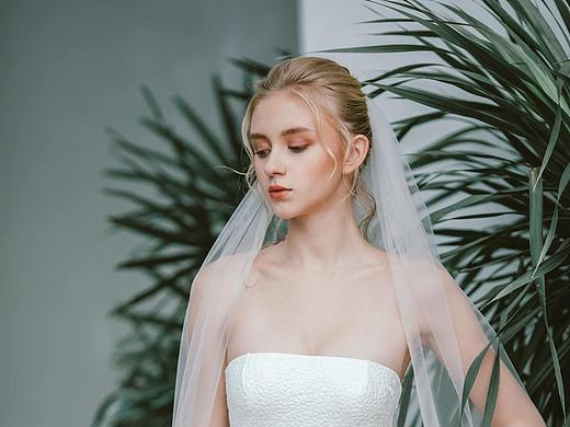 深蓝色碎花连衣裙Sveta