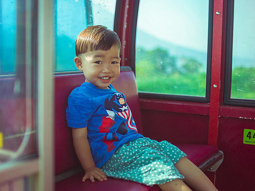 :mountain_cableway:缆车上的小幸福（个人主页-ZMjY4ODMxNjA=） - 人像摄影 - 站酷设计师小慷哥原创素材 - 站酷ZCOOL