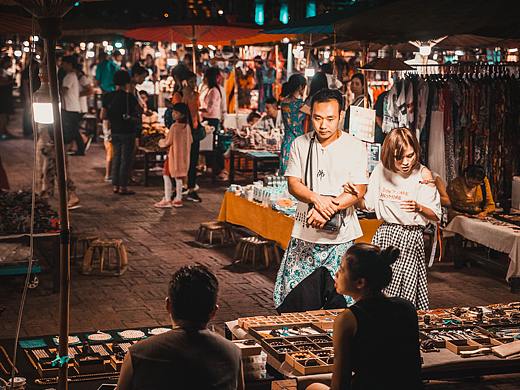 西双版纳的夜市街