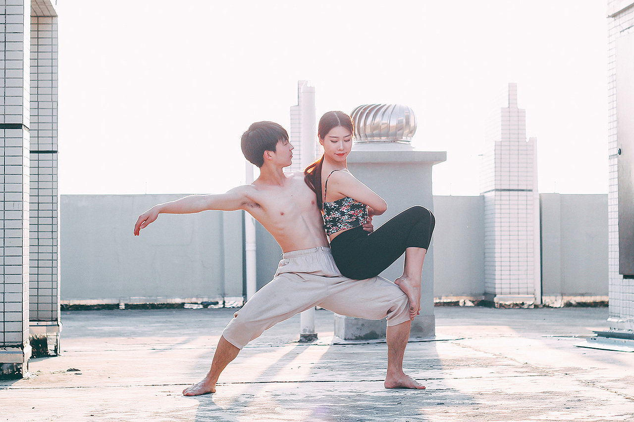 想和你在星空下跳舞，直到天边都亮起来。