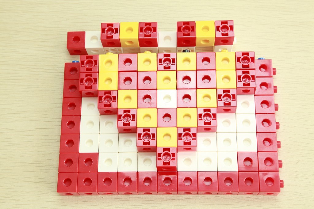 一款简单的玩具组装定格动画制作。