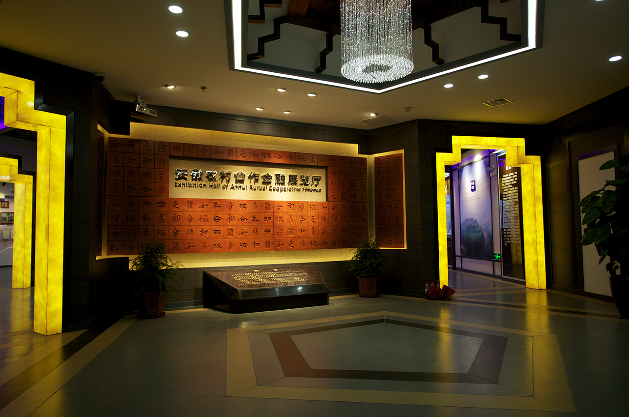 实景图感觉马马虎虎啊 文字墙最终因为工期和成本选择了木板烤漆!