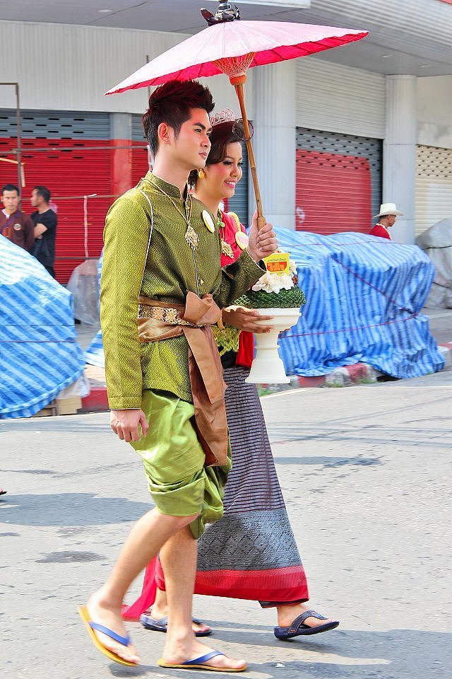2014泰国泼水节狂欢——清迈古城（图ZMjAwNzY4MzY=） - 风光摄影 - 站酷设计师ellen52188原创素材 - 站酷ZCOOL