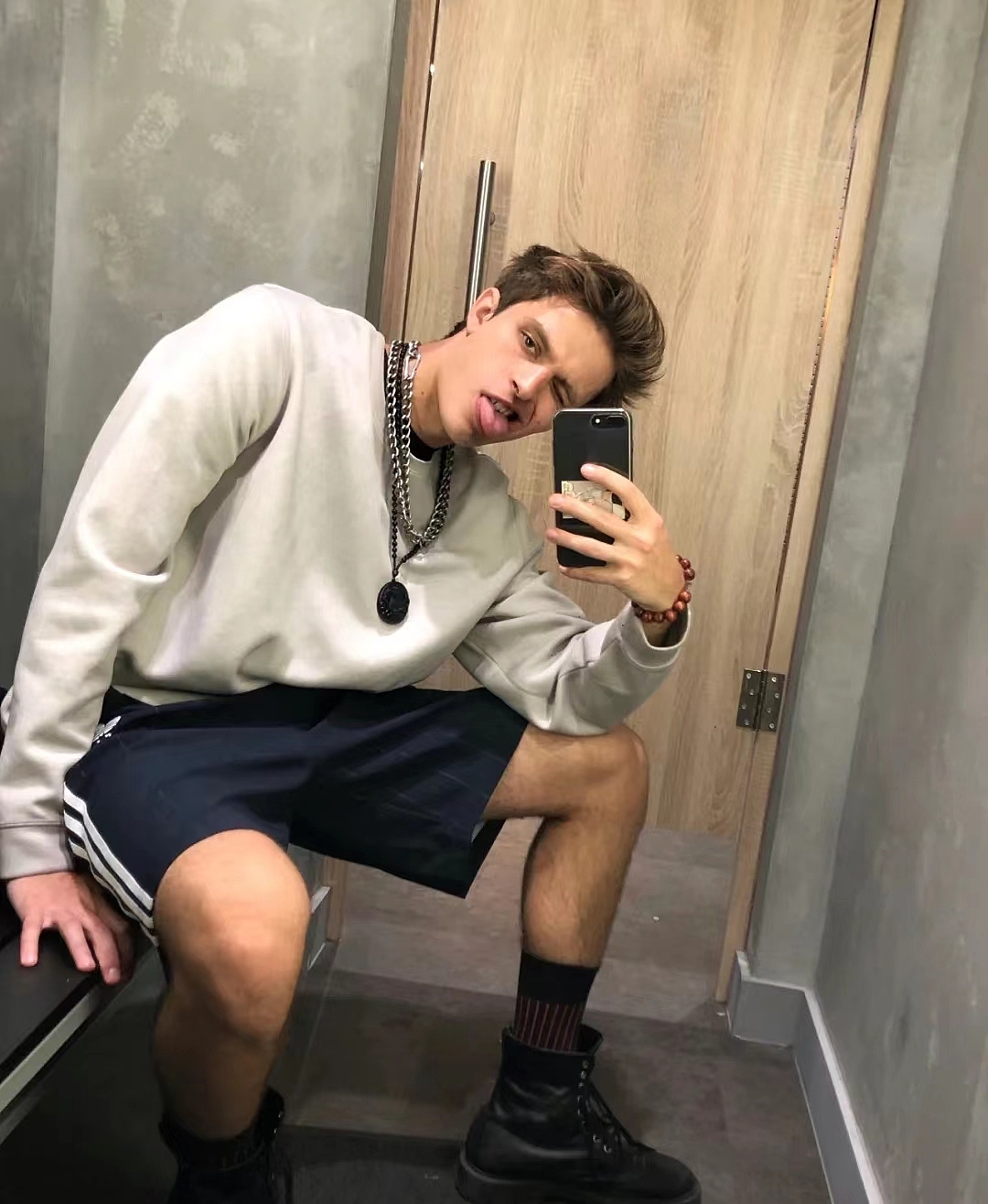 那到底是痞还是帅🕶️?