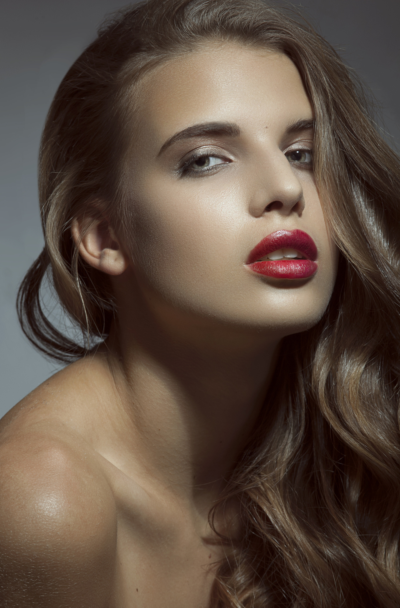 好久没有花长时间去修一张人像的图片了. 原图 推荐