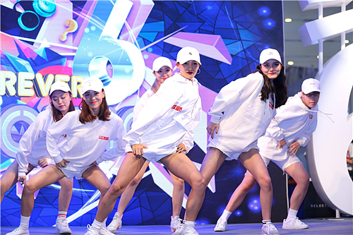 【物料设计】欧美汇购物中心商业活动（图ZMTE1MDg5NzMy） - 舞台美术 - 站酷设计师切菜的小号原创素材 - 站酷ZCOOL