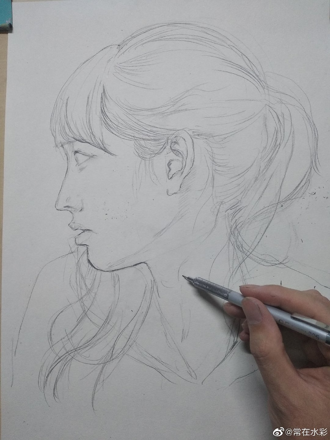 速写女生侧面头像