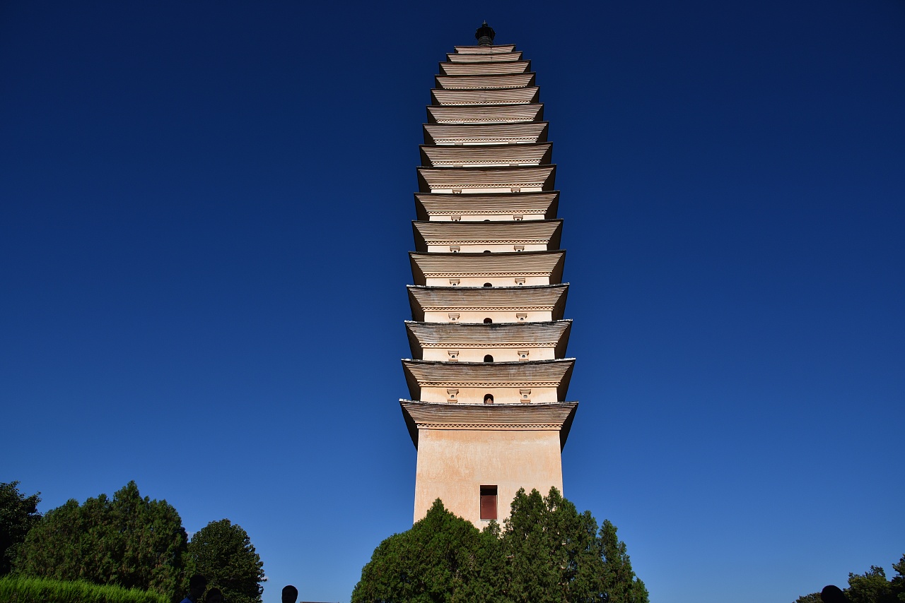 10-01 拼车去了大理,下午到大理栖风青旅,晚上一个人去了古城稍微逛