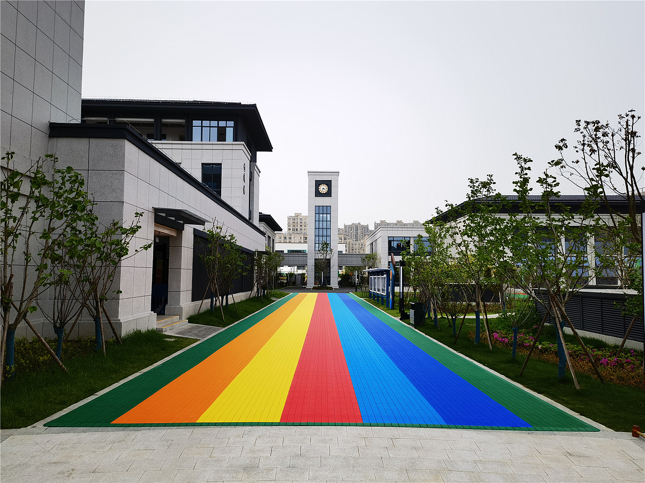 浙江宁波镇海区中心学校-箭湖校区悬浮地板彩虹道