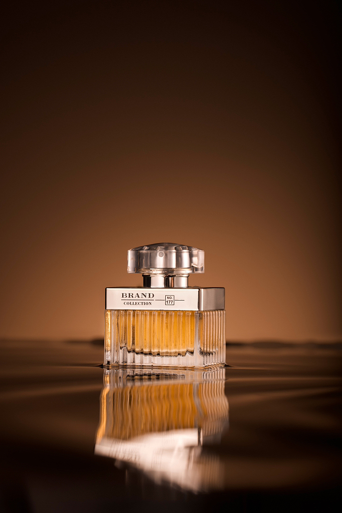香水场景图拍摄（图ZMzM3NjQwNzky） - 产品摄影 - 站酷设计师摄影小张师傅原创素材 - 站酷ZCOOL