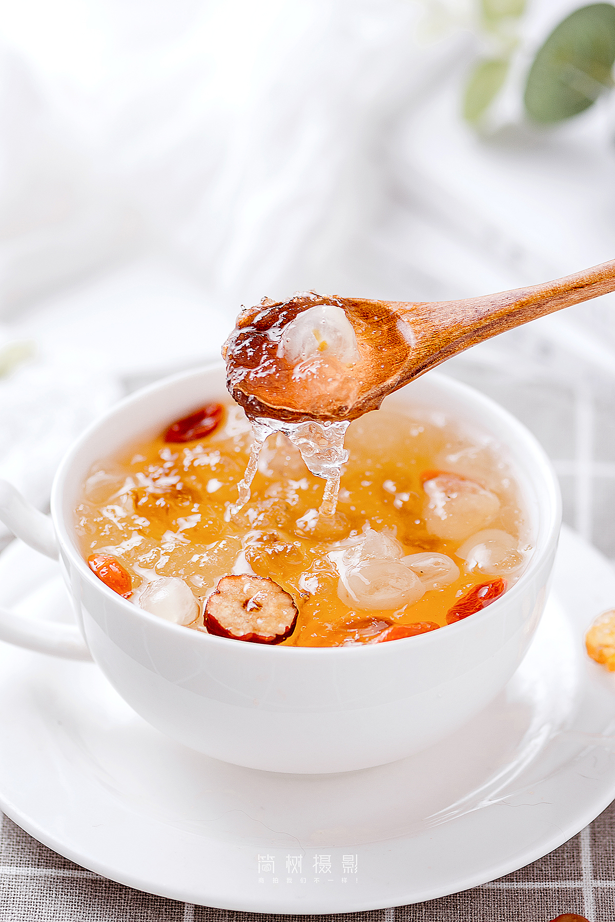 美食摄影 | 一坛好酒 & 桃胶皂角雪燕