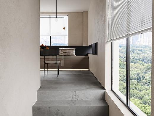 一个轻诧寂复式