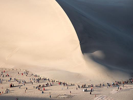 敦煌鸣沙山