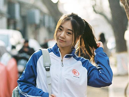 作业可以借我抄抄吗？丨胶片摄影校服写真