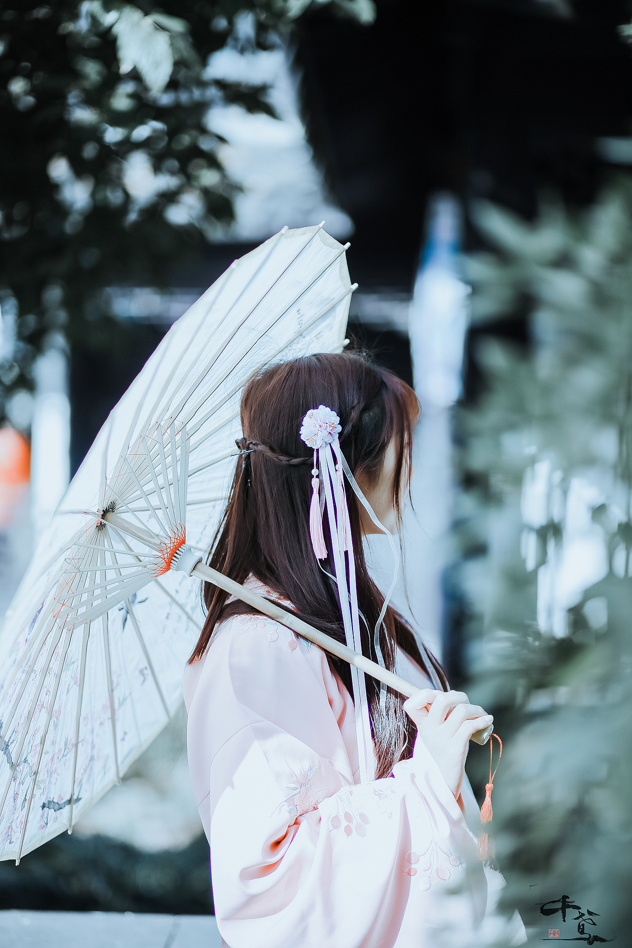 赐福标签人像美女汉服创作时间2017/11/30汉服1站39添加表情喜欢ta的