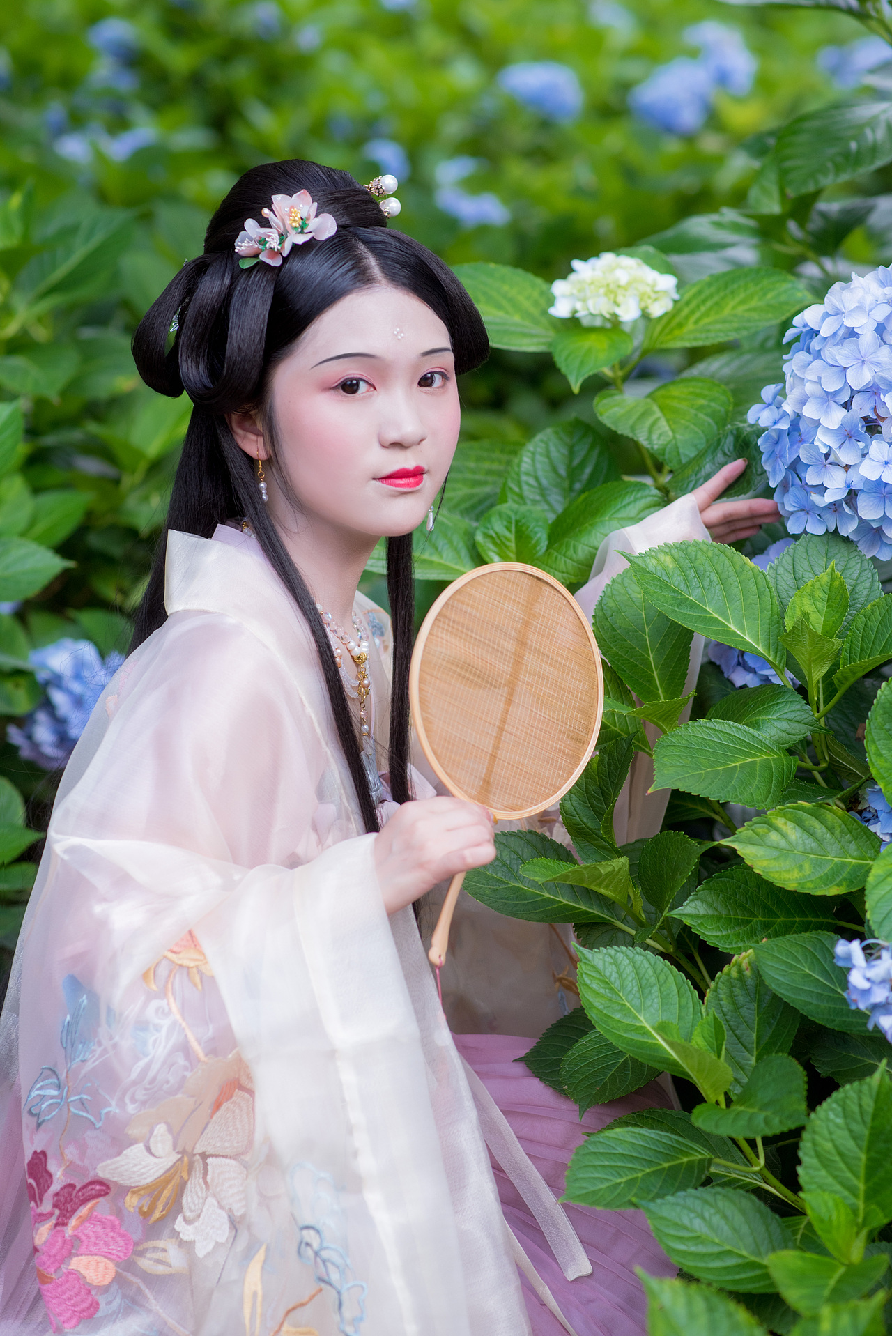 客\绣球花（图ZMTY2NjkxNTMy） - 人像摄影 - 站酷设计师荮桑不是药桑原创素材 - 站酷ZCOOL