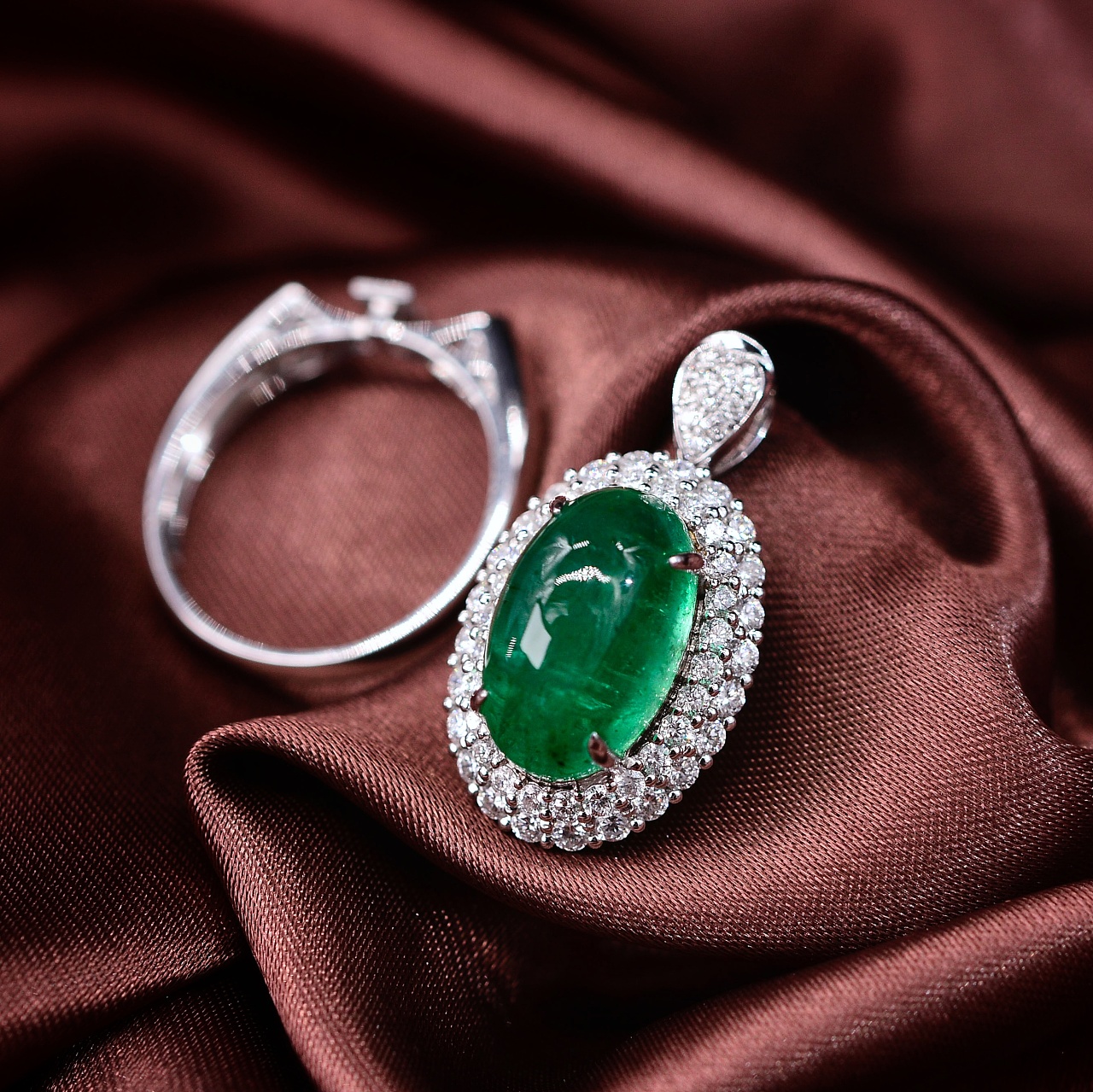 Tiffany & Co. 蒂芙尼 Blue Book 祖母绿钻石戒指 – 我爱钻石网官网