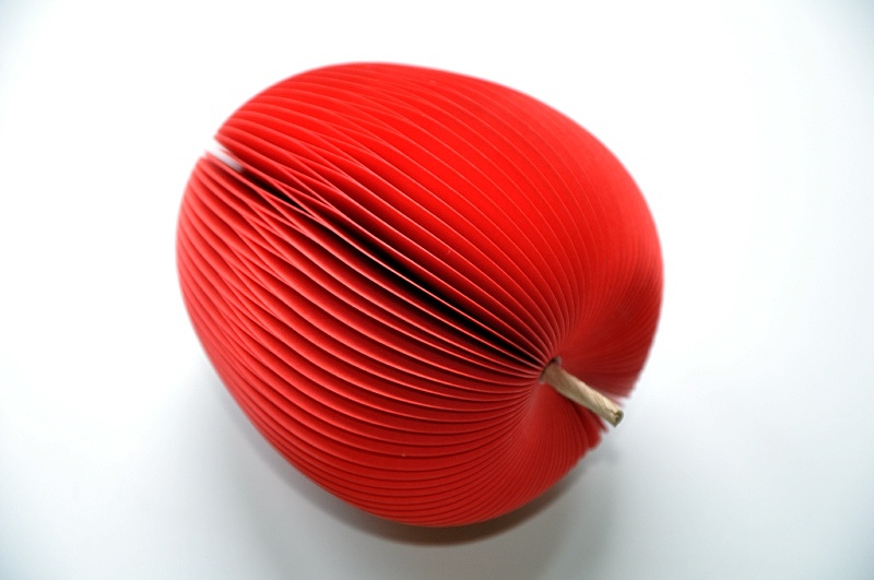 Z字型抽取式便签技术生产的水果便签侧视图。看纹理