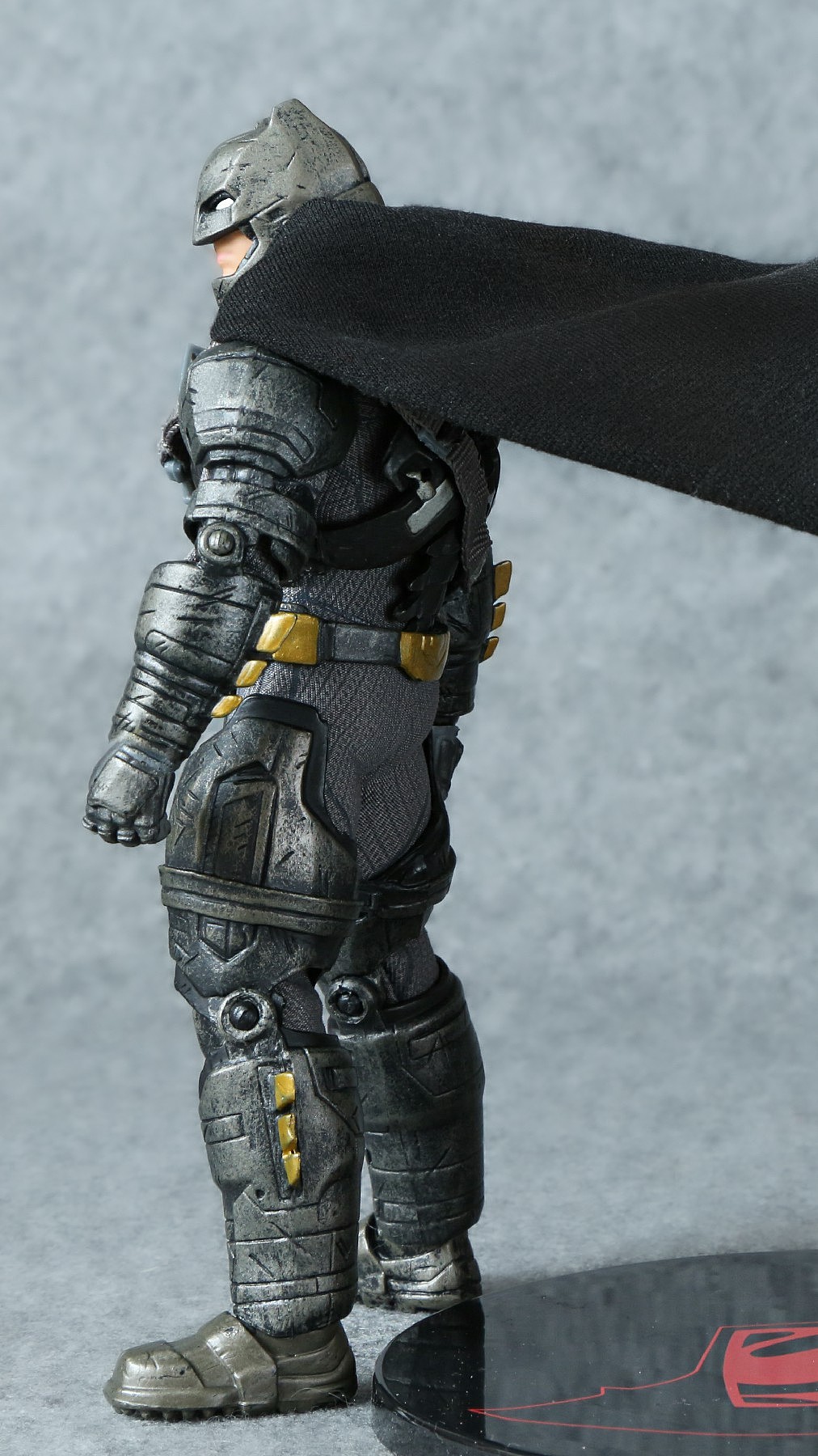 mezco 重装蝙蝠侠