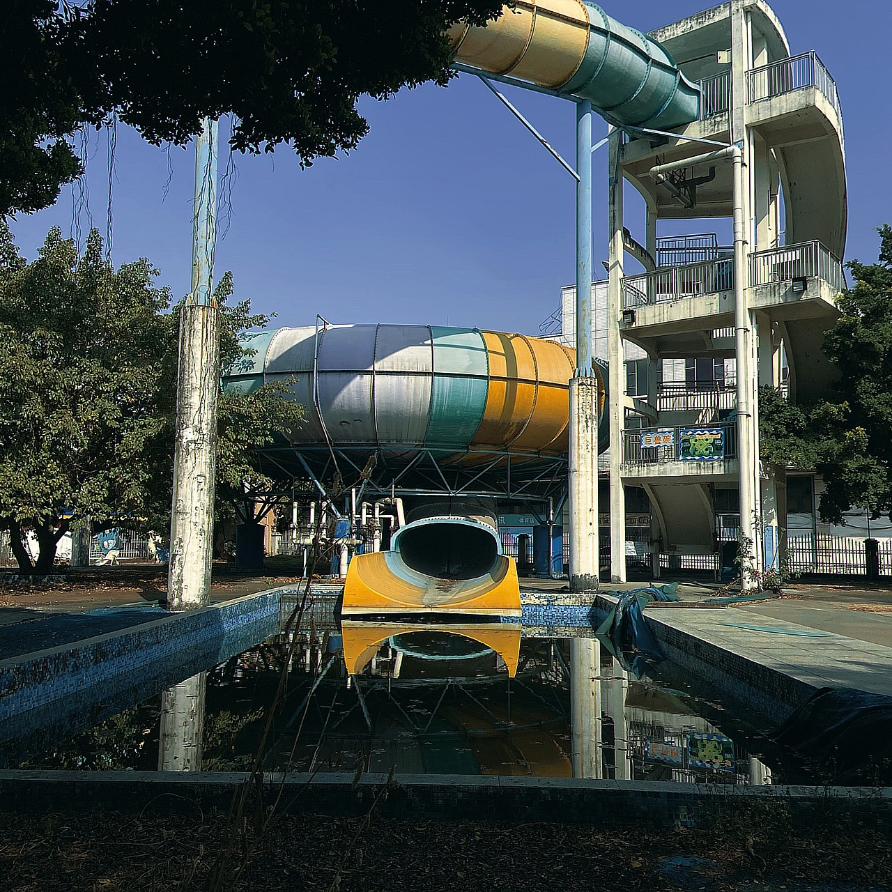 废弃泳池|摄影|产品摄影|panda596 - 原创作品 - 站酷 (zcool)