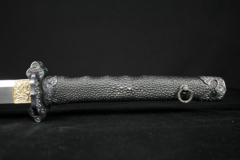 f铁装卷草纹唐刀