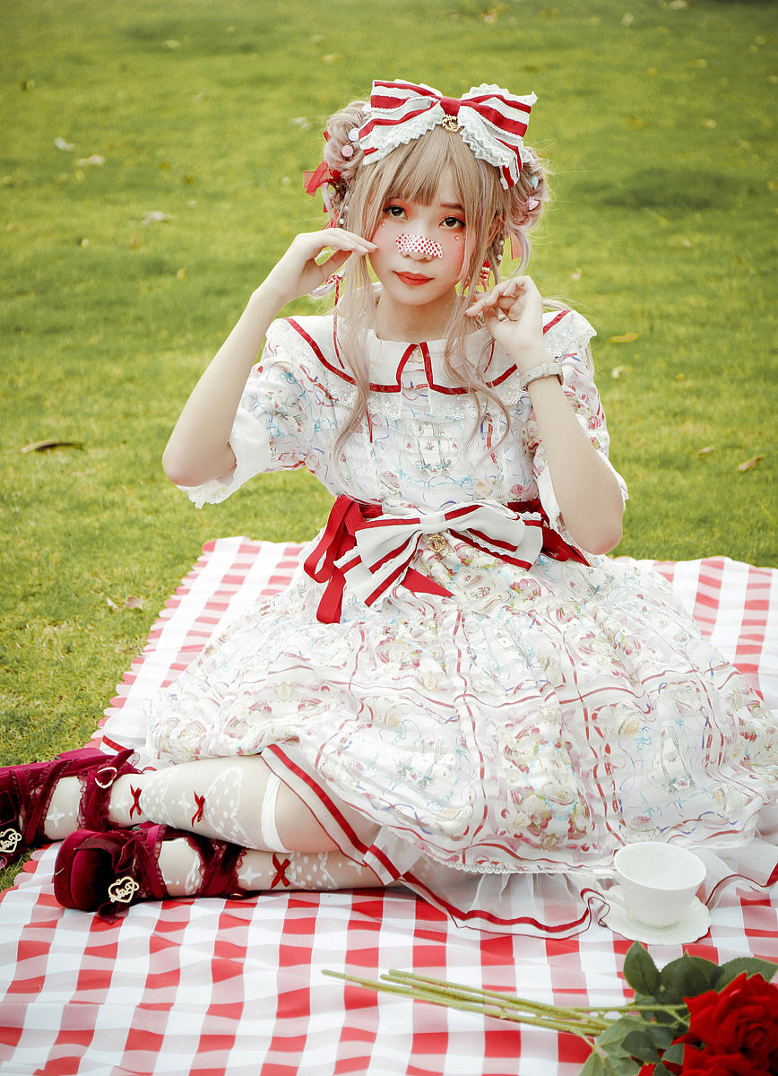 白色洛丽塔（图ZMTY3OTY5NzM2） - 人像摄影 - 站酷设计师佳佳与可骑原创素材 - 站酷ZCOOL