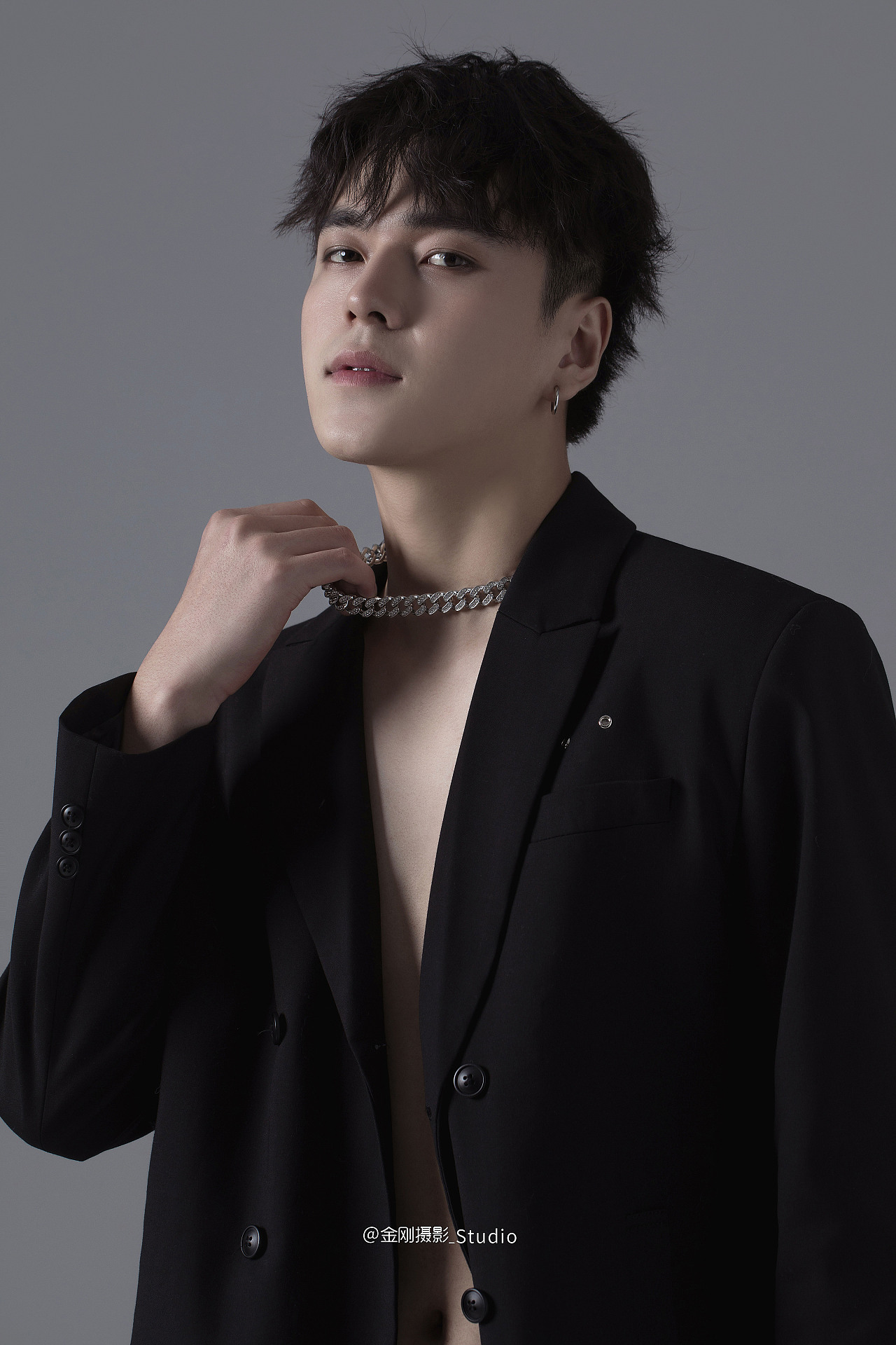 男模个性饰品|摄影|人像摄影|冬导 - 原创作品 - 站酷 (zcool)