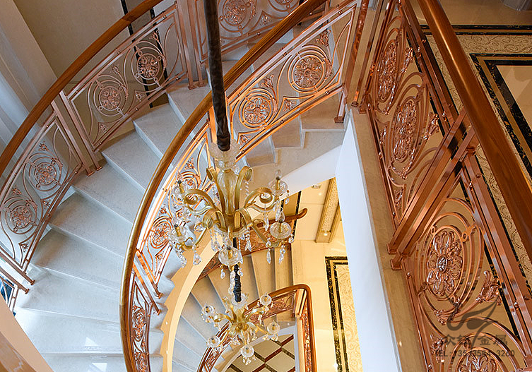 臻品别墅铝艺楼梯雕花护栏,奢华楼梯扶手