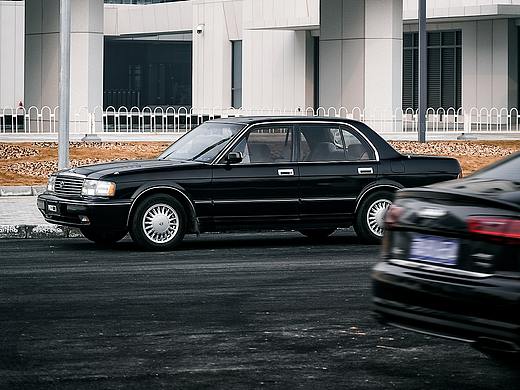 汽车摄影：丰田皇冠133