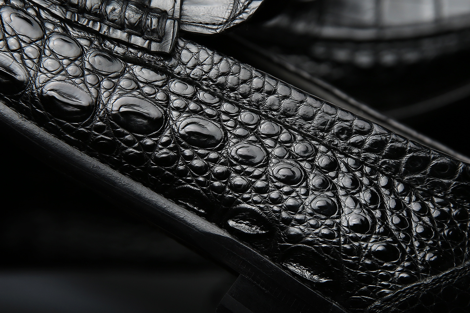 高档鳄鱼皮男鞋精拍