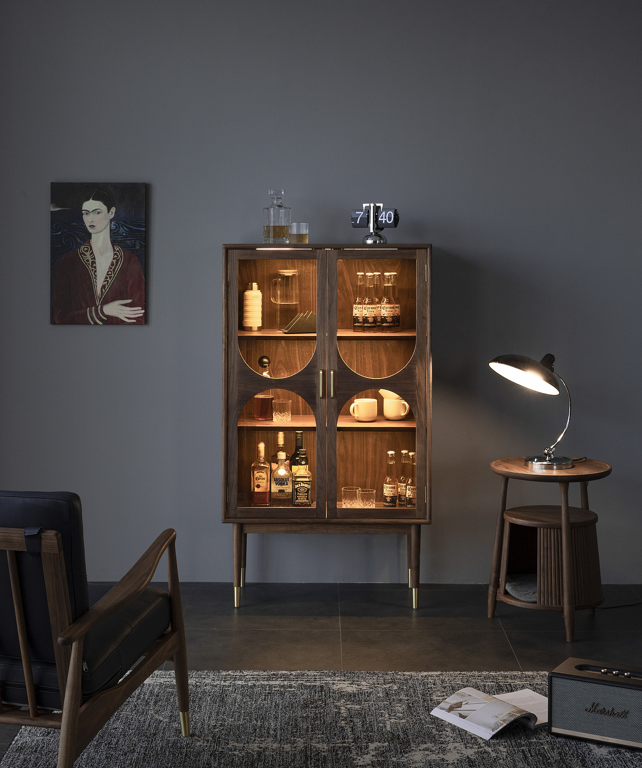 对影酒柜
<br>不算太晚的夜晚,这就是你的助眠场所