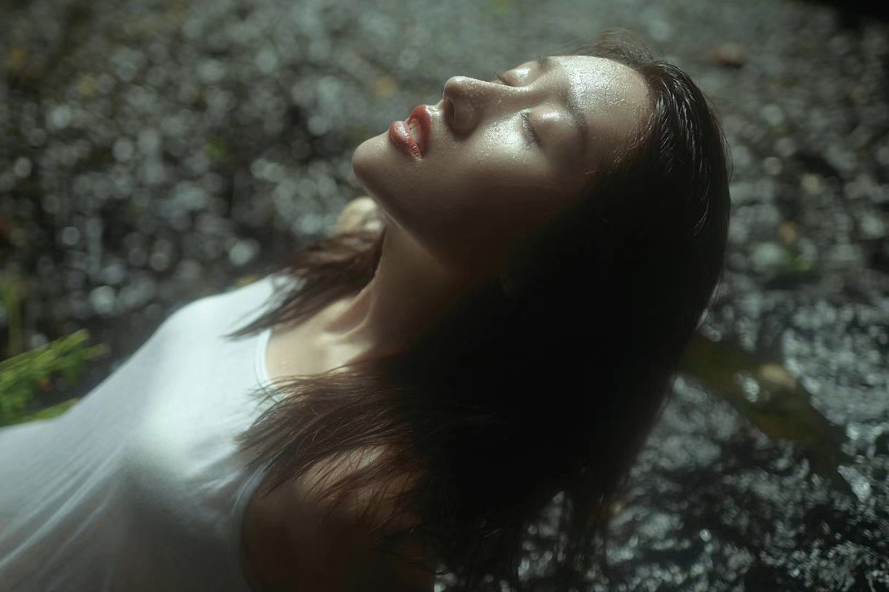 女生人像摄影，发现了一个秘密基地