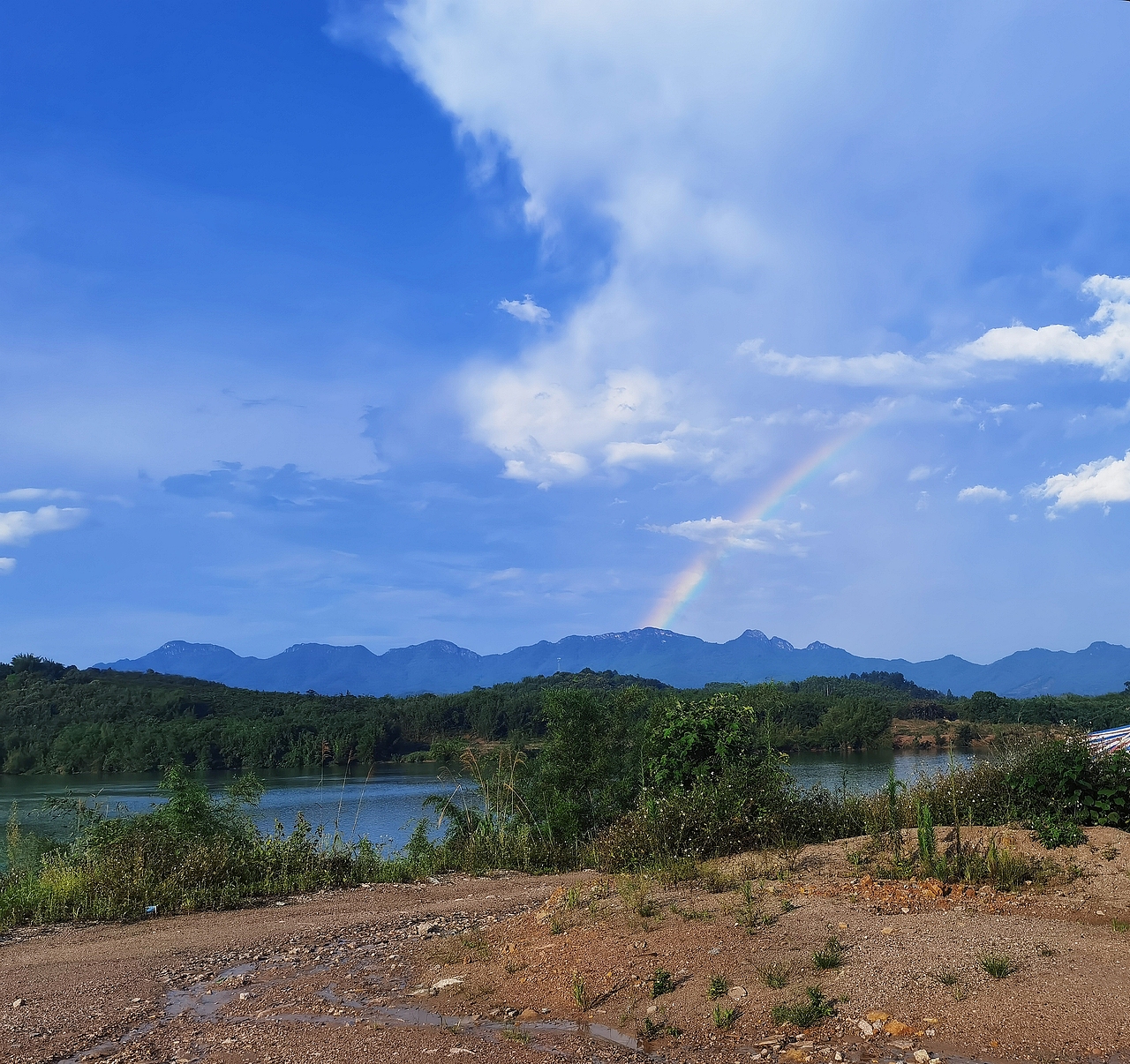 大雨过后的晴天+彩虹