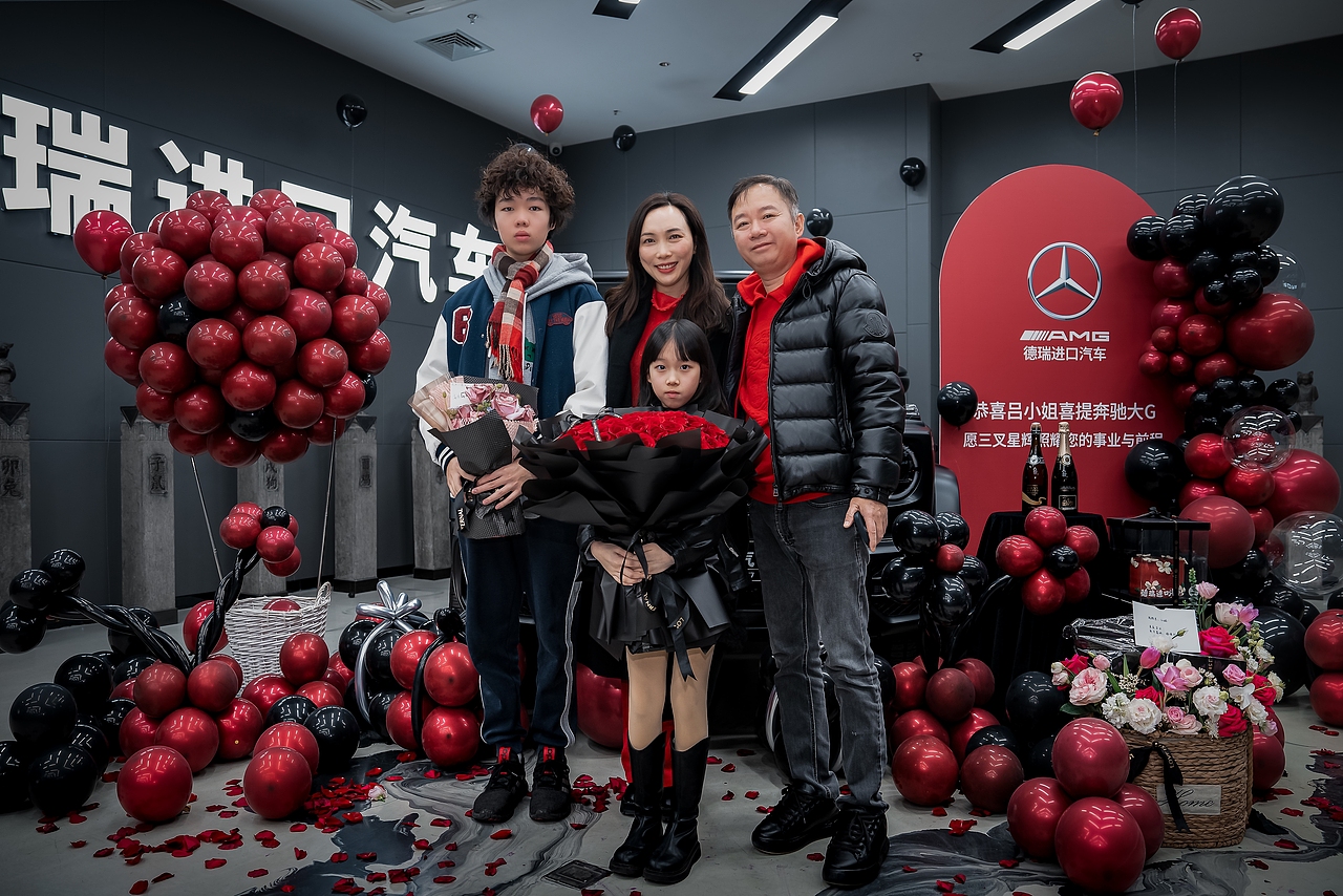 奔驰大G 哑光黑 交车仪式