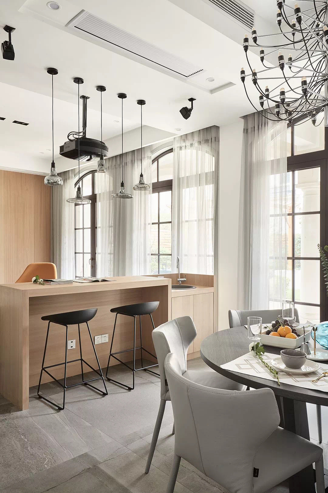 面朝青山湖,春暖花又开的度假风大宅